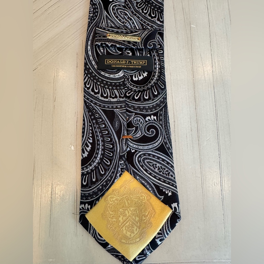 Donald J Trump Signature Collection Silk Men Tie Black - Like New! - Picture 2 of 13